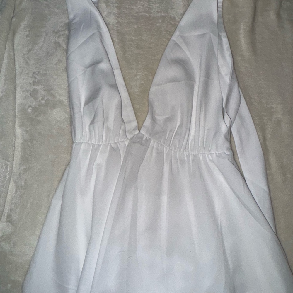 Elegant White Sleeveless Dress
